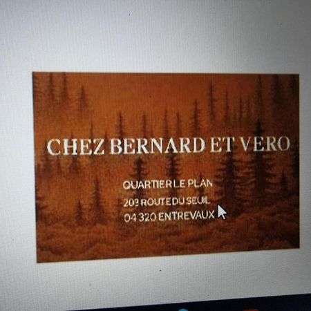 Chez Vero Et Bernard Entrevaux Luaran gambar